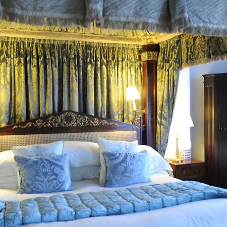 Отель Anacapri Фалмут Экстерьер фото A bedroom at the hotel