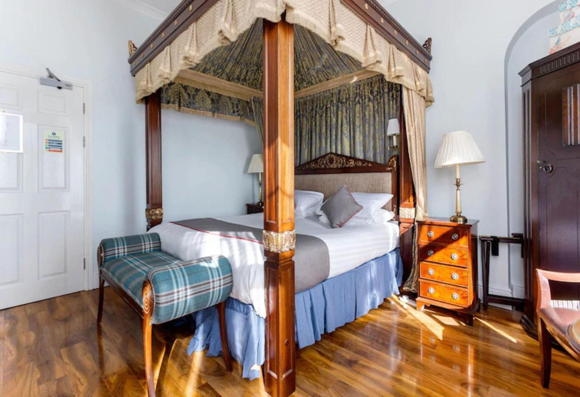 Отель Anacapri Фалмут Номер фото A bedroom at the hotel