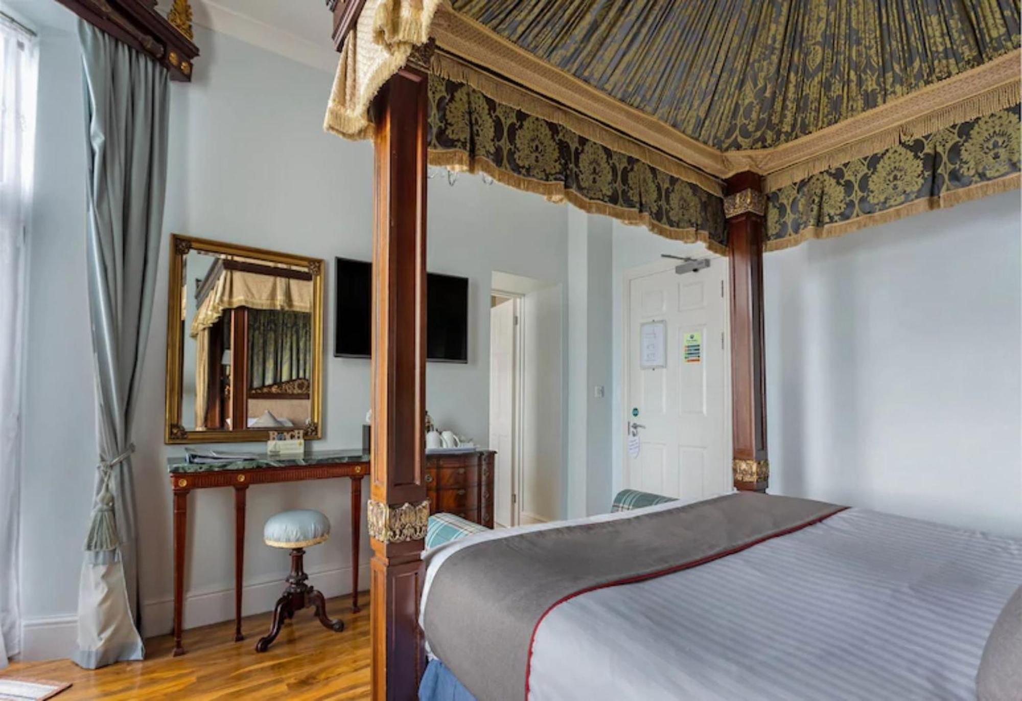 Отель Anacapri Фалмут Номер фото A bedroom at the hotel