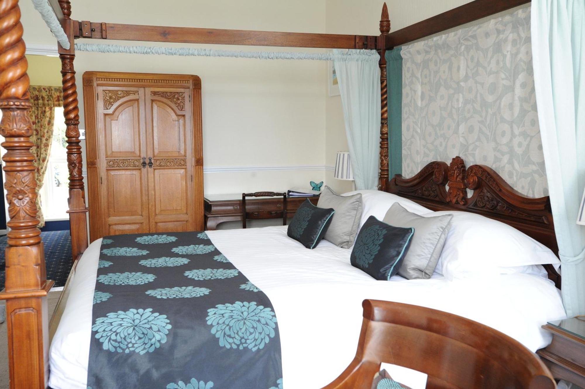 Отель Anacapri Фалмут Номер фото A bedroom at the hotel