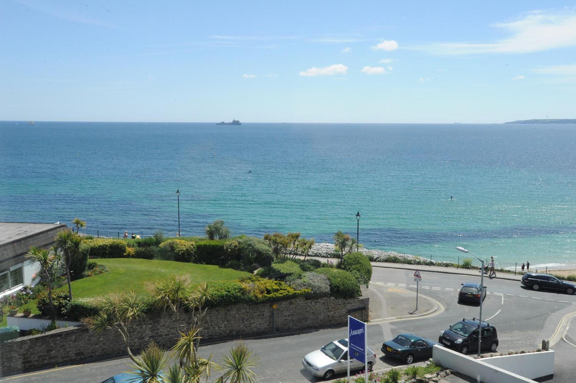 Отель Anacapri Фалмут Номер фото View of the sea from the town
