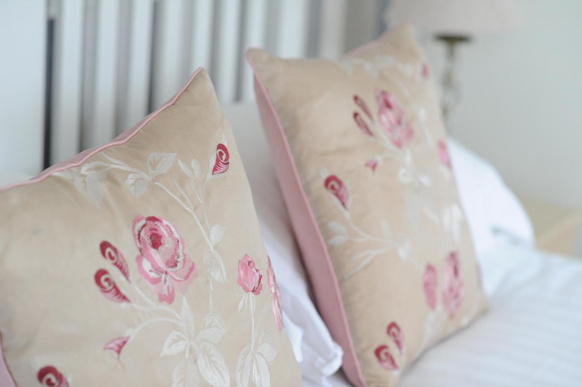Отель Anacapri Фалмут Номер фото Silk cushions