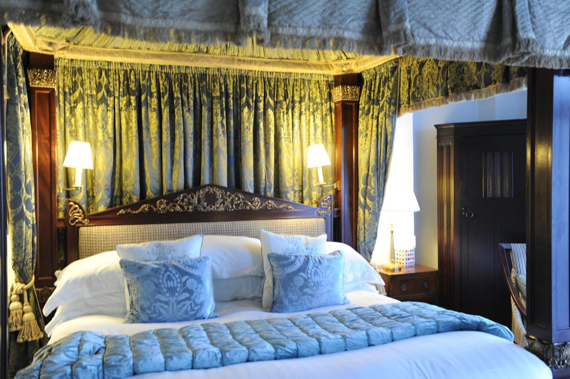 Отель Anacapri Фалмут Экстерьер фото A bedroom at the hotel